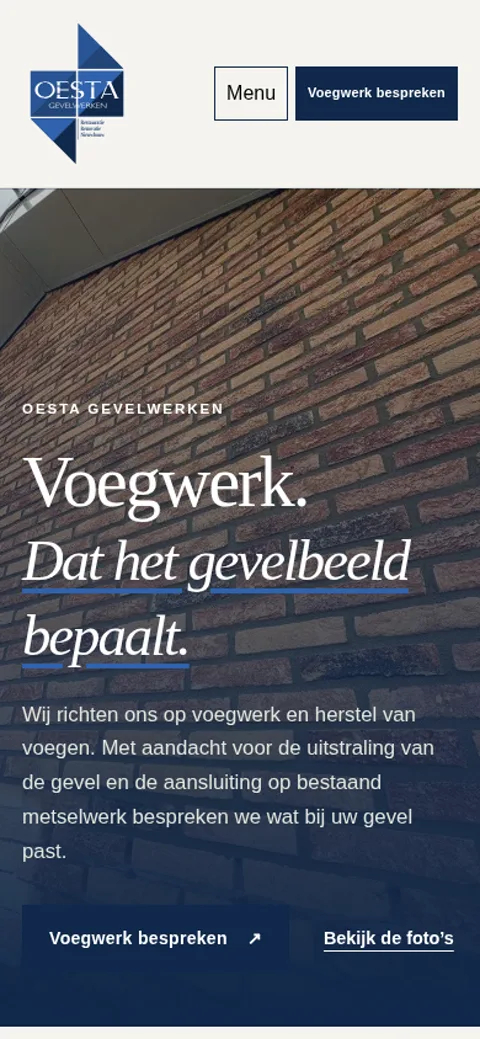 Schermafbeelding van de Oesta Gevelwerken-website op een mobiele telefoon.